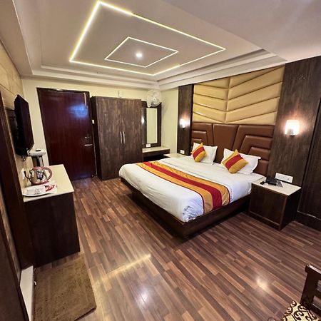 Victory Hotel And Restaurant By Gs Hospitality شيملا المظهر الخارجي الصورة