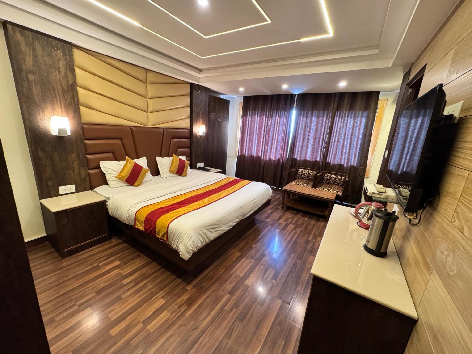 Victory Hotel And Restaurant By Gs Hospitality شيملا المظهر الخارجي الصورة