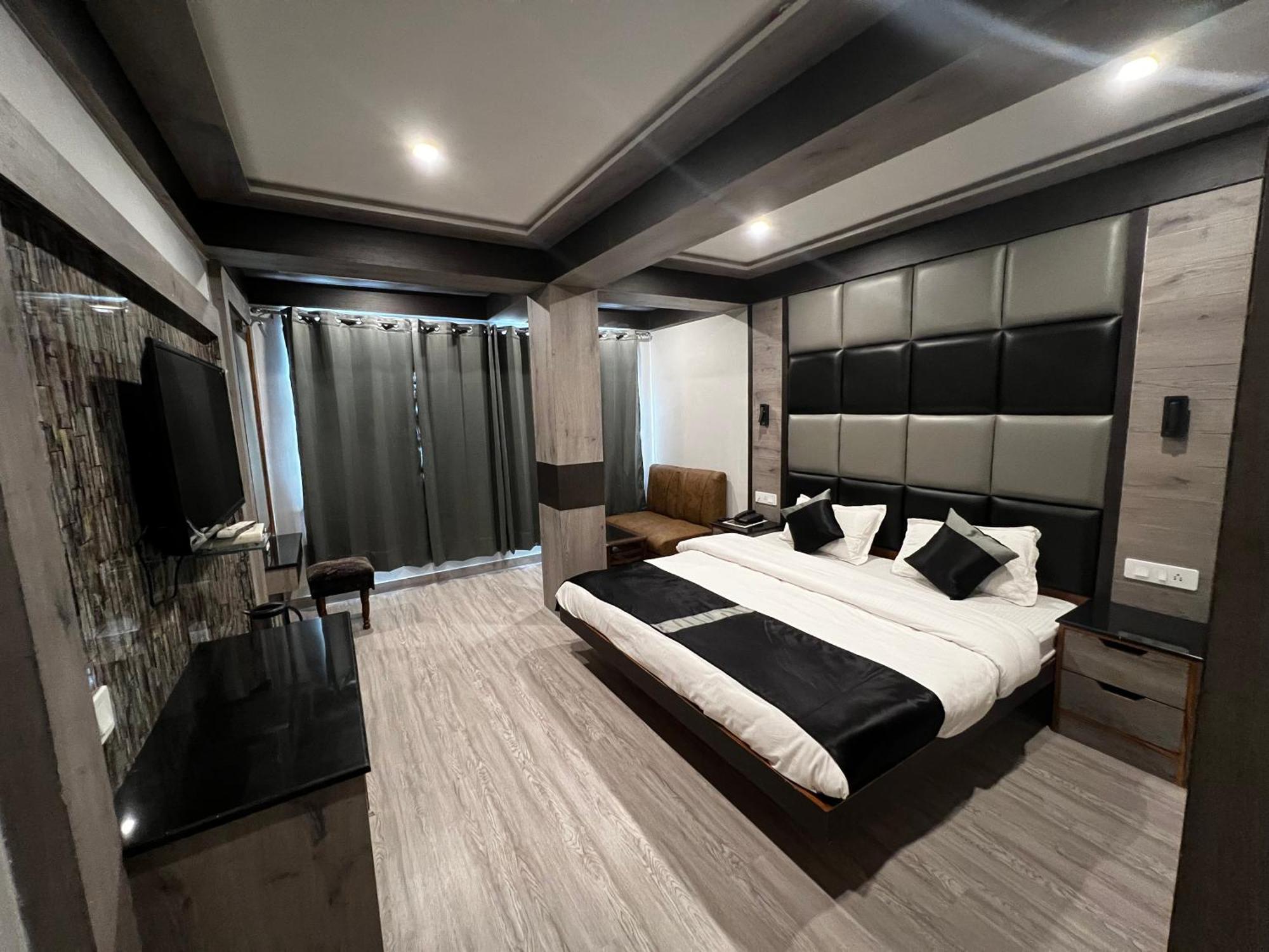 Victory Hotel And Restaurant By Gs Hospitality شيملا المظهر الخارجي الصورة