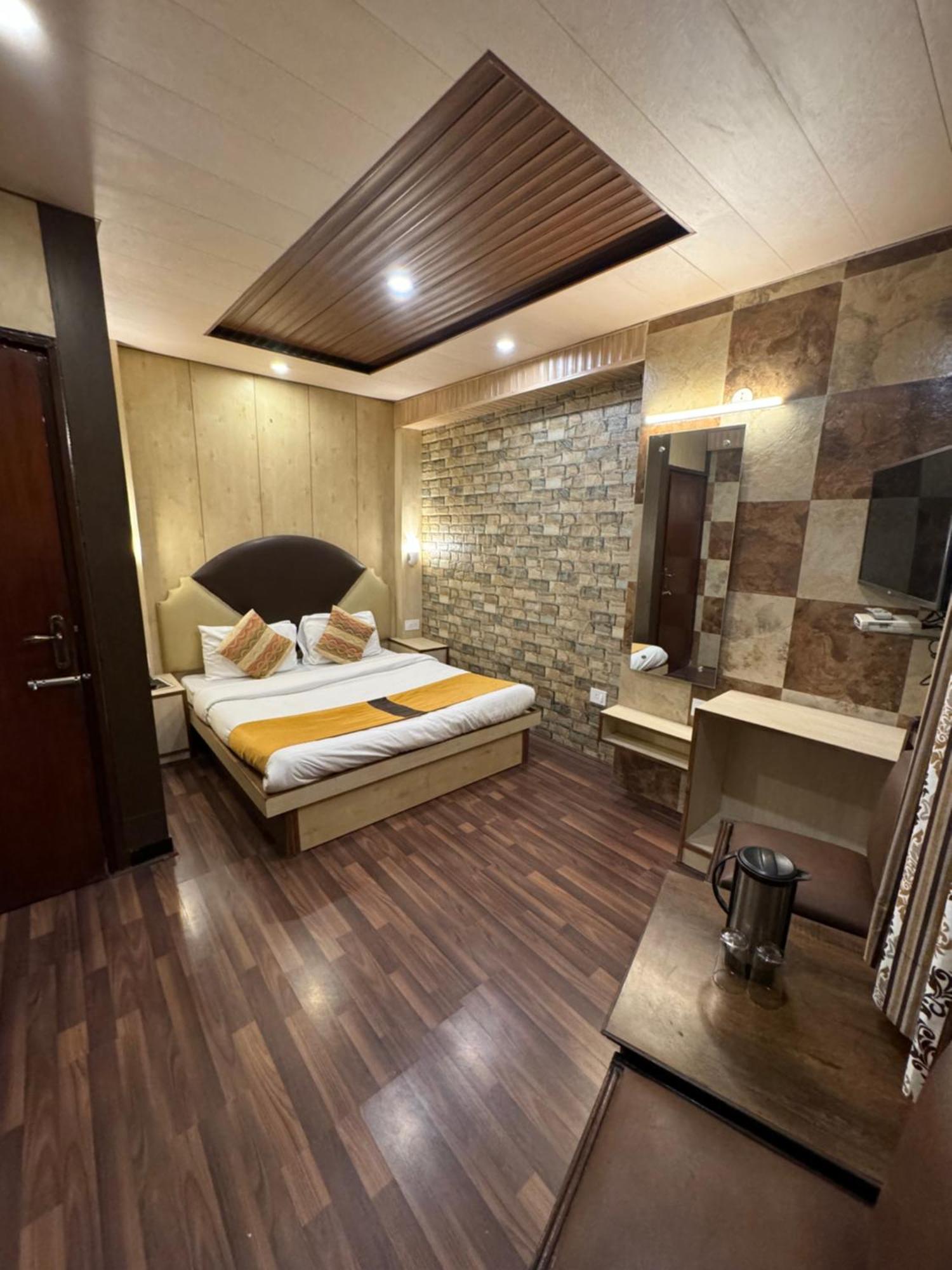 Victory Hotel And Restaurant By Gs Hospitality شيملا المظهر الخارجي الصورة